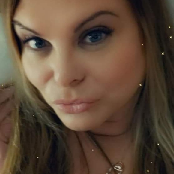 Meet your Posher, Angie - Picture 2 of 4